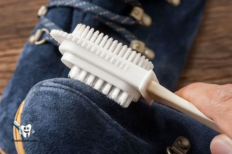 Toothbrush: A small, soft-bristled toothbrush can be used to reach tight spots and crevices on the shoes, ensuring a thorough cleaning.
Suede Brush: Specifically designed for suede surfaces, this brush can be used to gently remove dirt and restore the nap of the suede on ASIC Exeo wrestling shoes.
