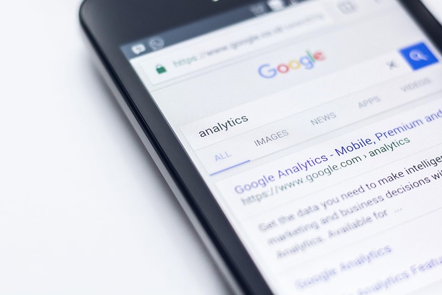 Split screen showing Google Maps search results for 'coffee shop' vs. a single dropped pin on a street corner