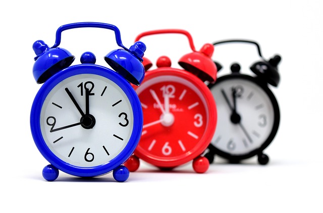 A visual representation of time conversion, showing seconds, minutes, hours, and days with connecting arrows. (how many minutes in a year)