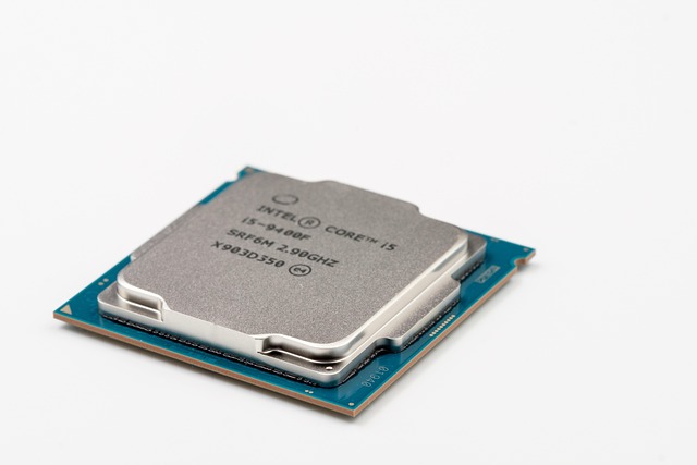 Conceptual diagram of Intel Lunar Lake's tile-based architecture with separate compute and I/O tiles (intel lunar lake cpu leaks benchmarks)