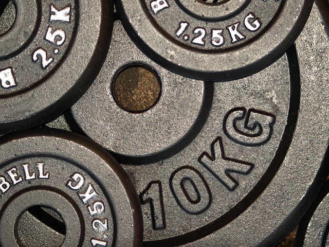 Weight conversion chart showing 70 kg equal to 154.32 pounds (70 kg to pounds)